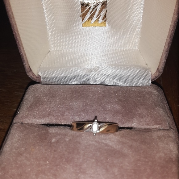 Diamond ring - Picture 2 of 2